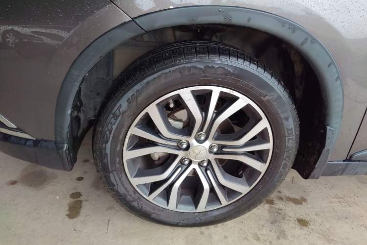 Used Mitsubishi Outlander 2016 2.4L 4x4 Elite Edition 5 Seats Exterior 2