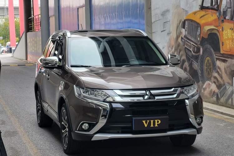 Used Mitsubishi Outlander 2016 2.4L 4x4 Elite Edition 5 Seats Exterior 2