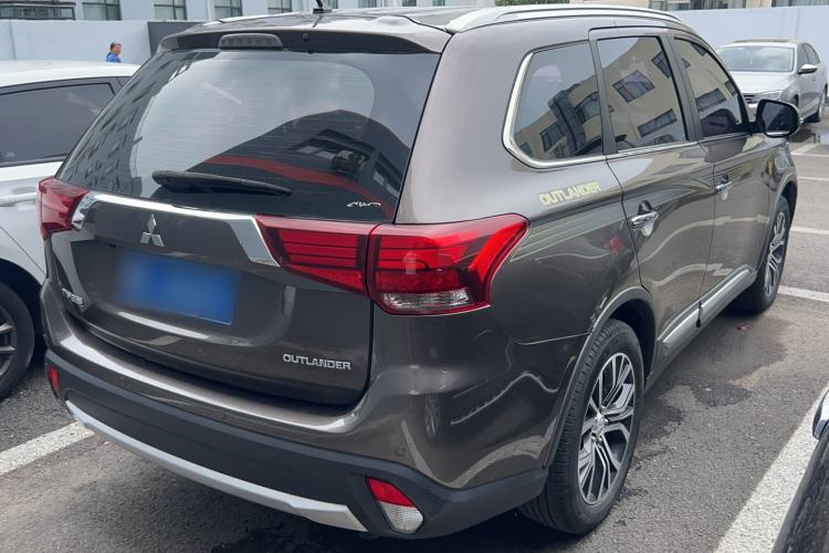 Used Mitsubishi Outlander 2016 2.4L 4x4 Elite Edition 5 Seats Exterior 3