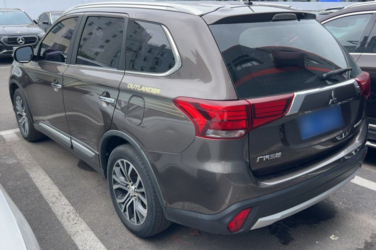Used Mitsubishi Outlander 2016 2.4L 4x4 Elite Edition 5 Seats Exterior 4