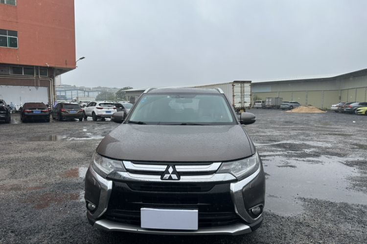 Used Mitsubishi Outlander 2016 2.4L 4x4 Elite Edition 5 Seats Exterior 4