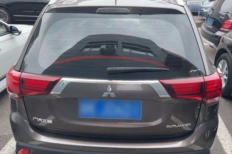 Used Mitsubishi Outlander 2016 2.4L 4x4 Elite Edition 5 Seats Exterior 5