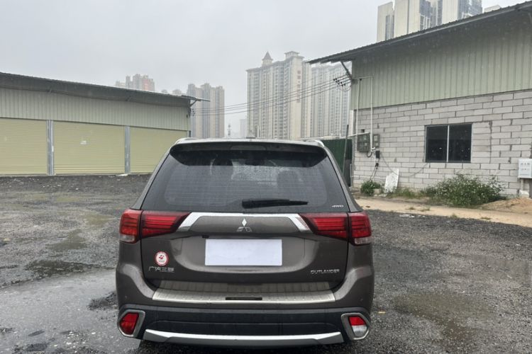 Used Mitsubishi Outlander 2016 2.4L 4x4 Elite Edition 5 Seats Exterior 5
