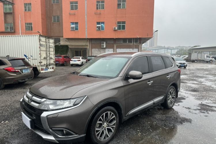 Used Mitsubishi Outlander 2016 2.4L 4x4 Elite Edition 5 Seats Exterior 6