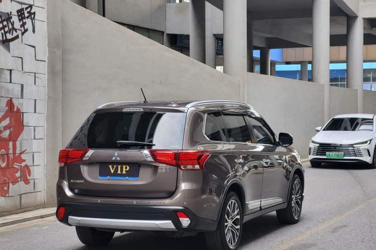 Used Mitsubishi Outlander 2016 2.4L 4x4 Elite Edition 5 Seats Exterior 6