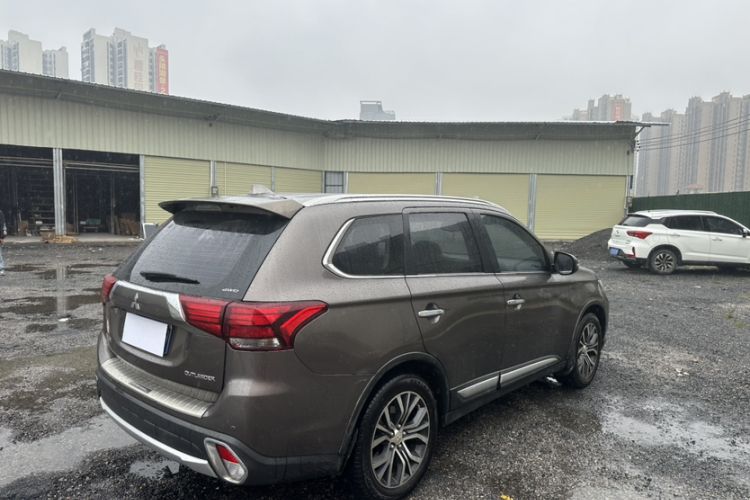Used Mitsubishi Outlander 2016 2.4L 4x4 Elite Edition 5 Seats Exterior 7