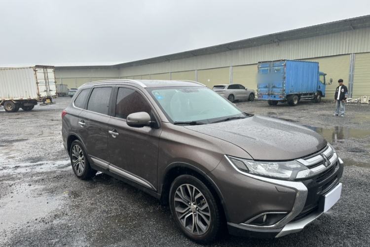 Used Mitsubishi Outlander 2016 2.4L 4x4 Elite Edition 5 Seats Exterior 8