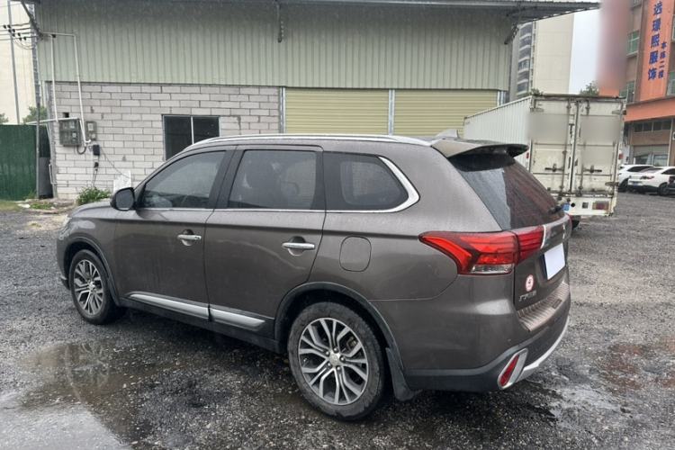 Used Mitsubishi Outlander 2016 2.4L 4x4 Elite Edition 5 Seats Exterior 9