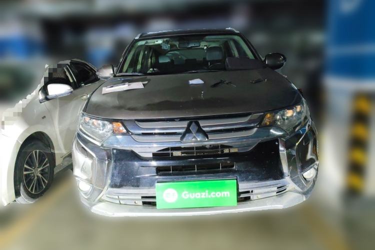 Used Mitsubishi Outlander 2016 2.4L 4x4 Luxury Edition 7-Seater Front