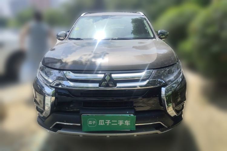 Used Mitsubishi Outlander 2016 2.4L 4x4 Elite Edition 7-Seater Front