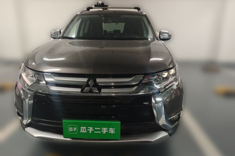 Used Mitsubishi Outlander 2016 2.4L 4x4 Elite Edition 7-Seater Front