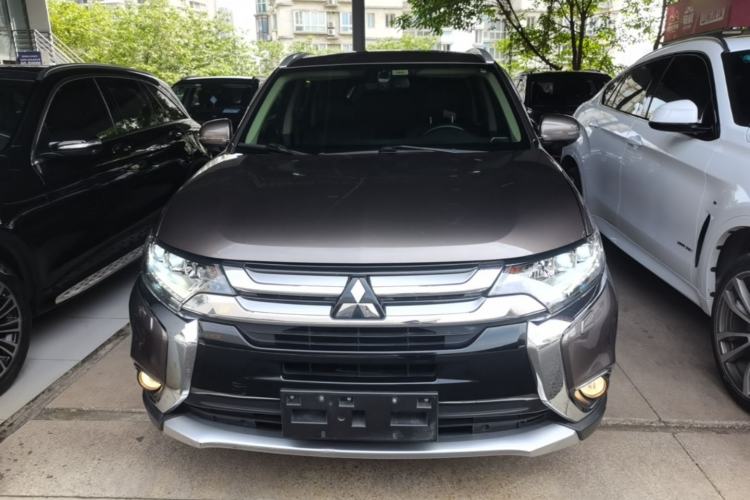Used Mitsubishi Outlander 2016 2.4L 4x4 Elite Edition 5 Seats Front