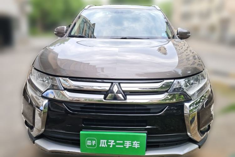 Used Mitsubishi Outlander 2016 2.4L 4x4 Elite Edition 7-Seater Front