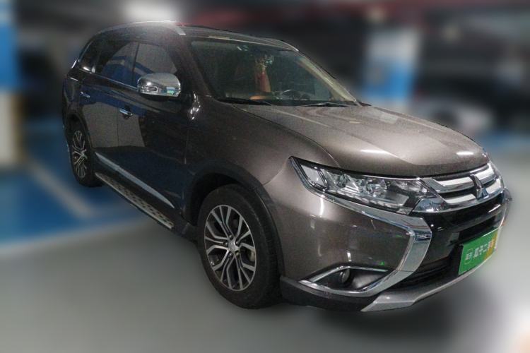 Used Mitsubishi Outlander 2016 2.4L 4x4 Flagship GT Edition 7 Seats Front Right 45 Deg
