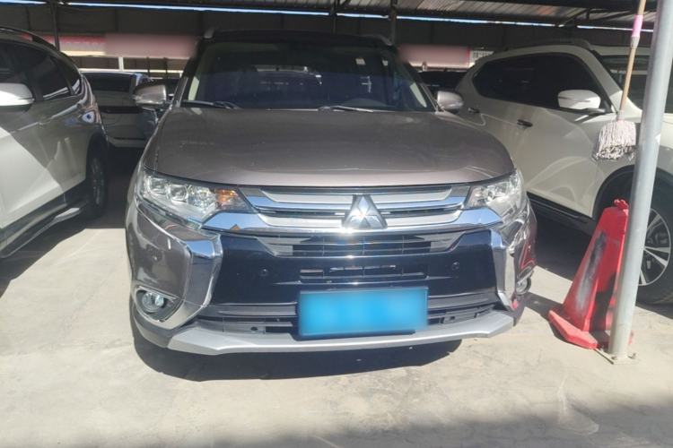 Used Mitsubishi Outlander 2016 2.4L 4x4 Elite Edition 5 Seats Front