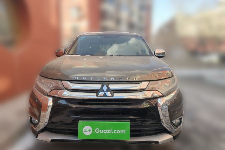 Used Mitsubishi Outlander 2016 2.4L 4x4 Elite Edition 7-Seater Front
