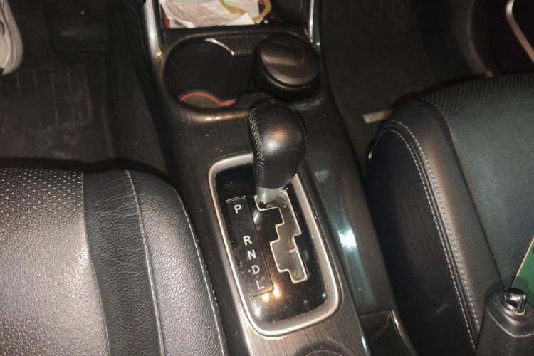Used Mitsubishi Outlander 2016 2.4L 4x4 Elite Edition 7-Seater Gear Lever