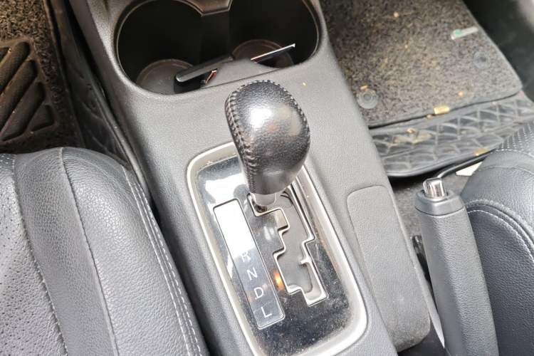 Used Mitsubishi Outlander 2016 2.4L 4x4 Elite Edition 7-Seater Gear Lever