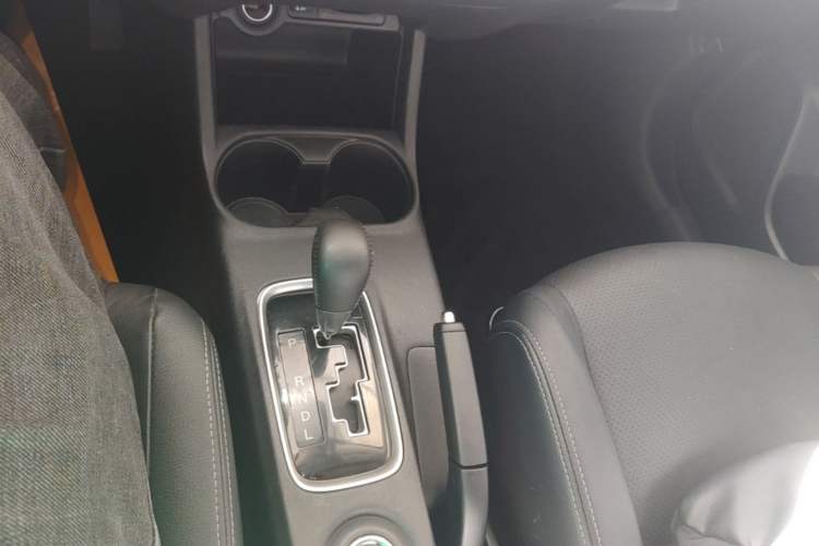Used Mitsubishi Outlander 2016 2.4L 4x4 Elite Edition 5 Seats Gear Lever