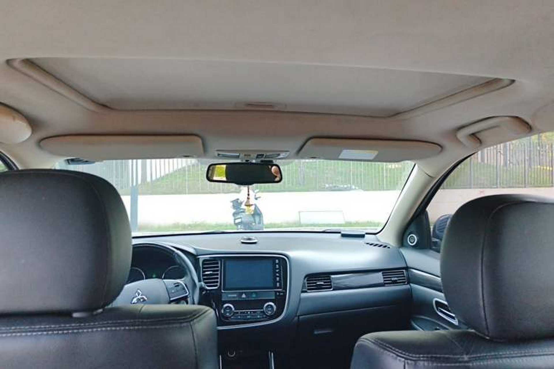Used Mitsubishi Outlander 2016 2.4L 4x4 Luxury Edition 7-Seater Headliner