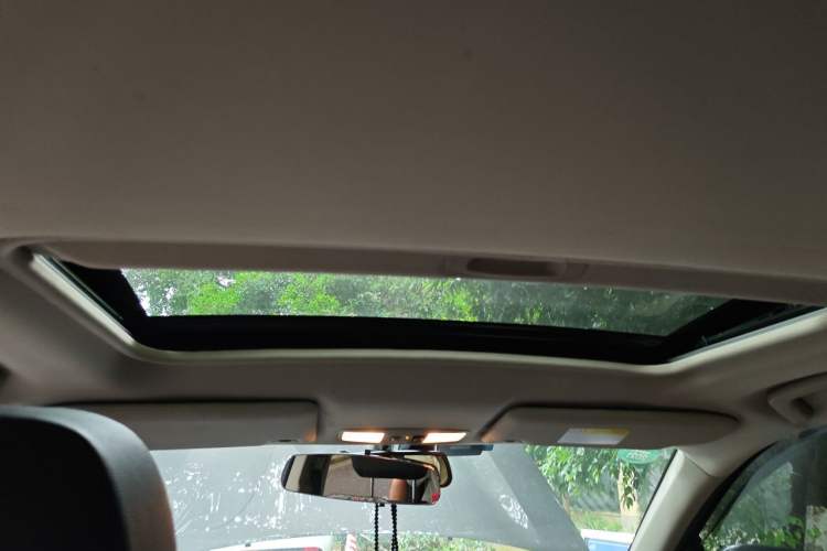 Used Mitsubishi Outlander 2016 2.4L 4x4 Luxury Edition 7-Seater Headliner