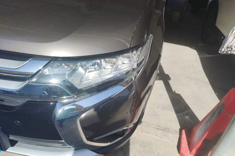 Used Mitsubishi Outlander 2016 2.4L 4x4 Elite Edition 5 Seats Left Front Headlight