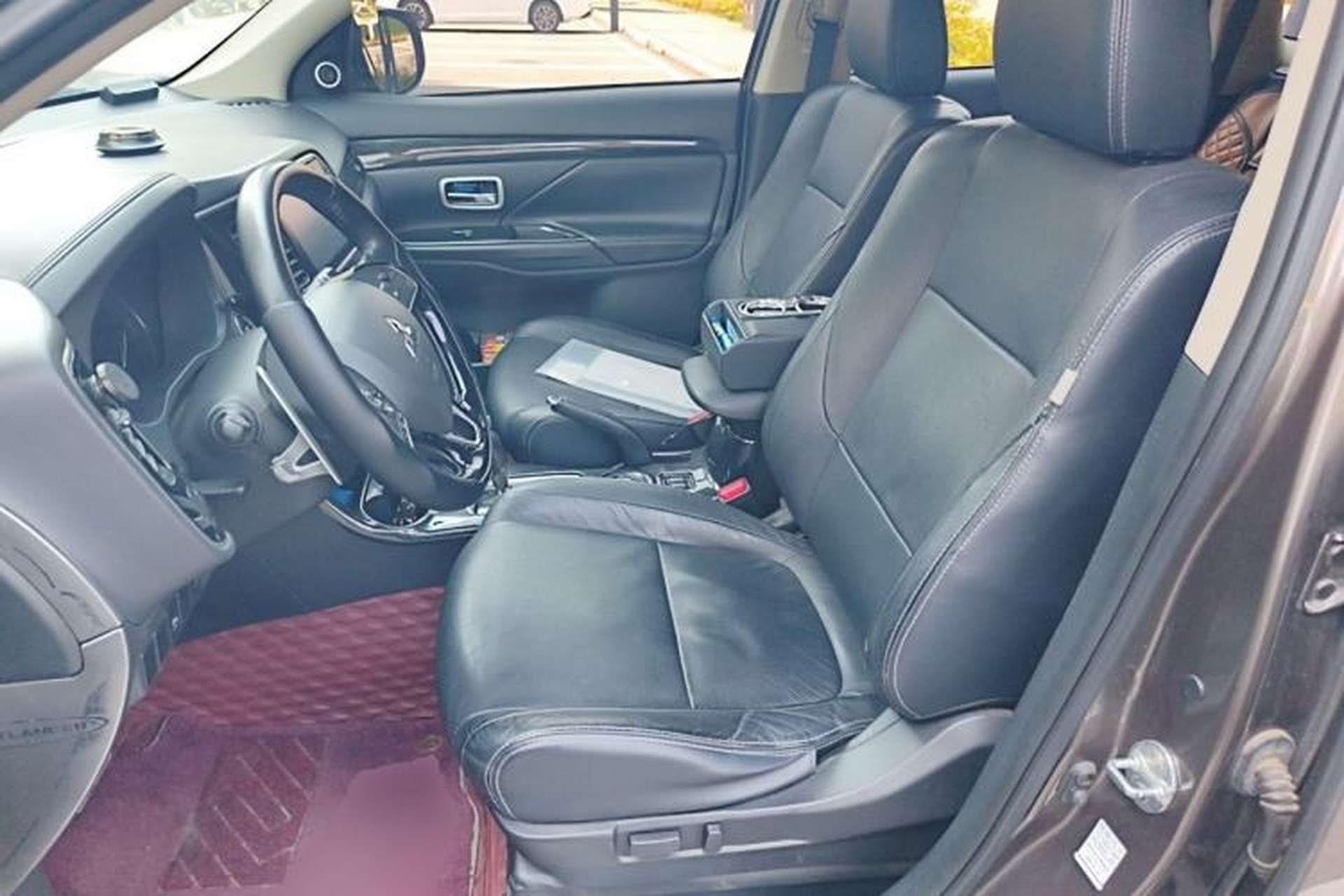 Used Mitsubishi Outlander 2016 2.4L 4x4 Luxury Edition 7-Seater Left Front Seat