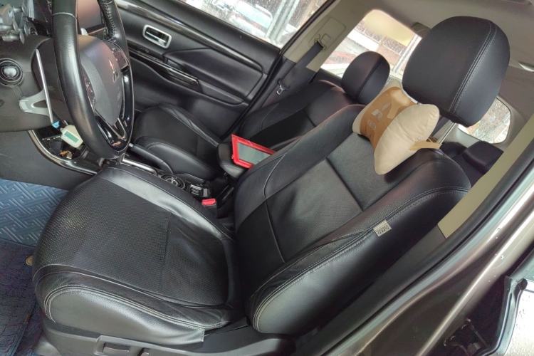 Used Mitsubishi Outlander 2016 2.4L 4x4 Elite Edition 5 Seats Left Front Seat