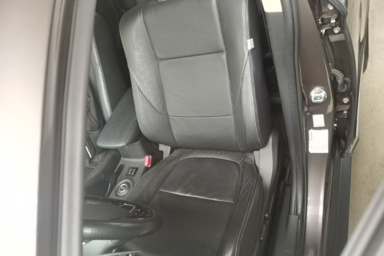 Used Mitsubishi Outlander 2016 2.4L 4x4 Elite Edition 5 Seats Left Front Seat