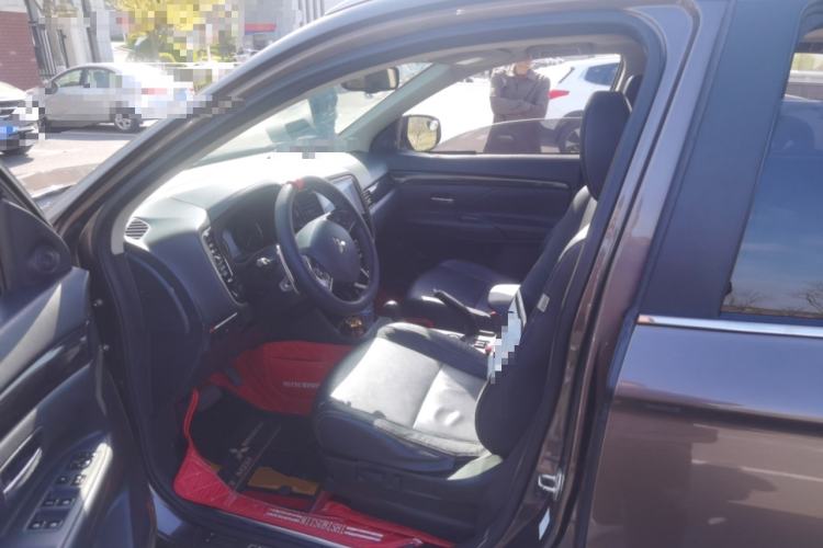 Used Mitsubishi Outlander 2016 2.4L 4x4 Elite Edition 5 Seats Left Front Seat