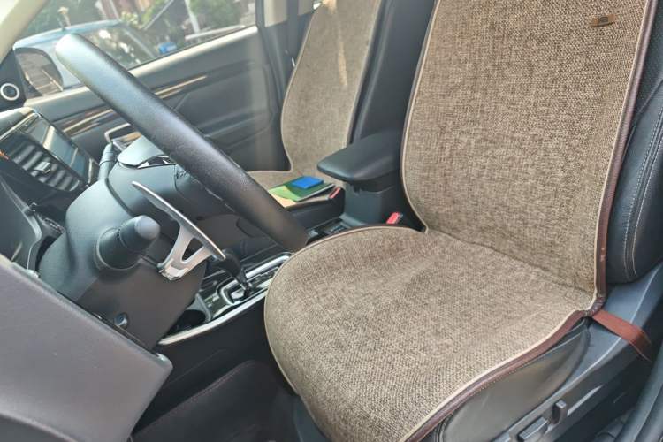 Used Mitsubishi Outlander 2016 2.4L 4x4 Elite Edition 5 Seats Left Front Seat