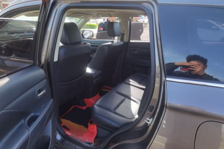 Used Mitsubishi Outlander 2016 2.4L 4x4 Elite Edition 5 Seats Left Rear Seat