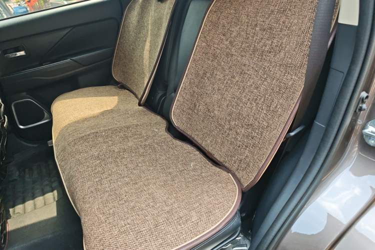 Used Mitsubishi Outlander 2016 2.4L 4x4 Elite Edition 5 Seats Left Rear Seat