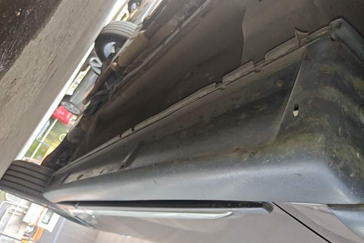Used Mitsubishi Outlander 2016 2.4L 4x4 Luxury Edition 7-Seater Left Side Sill