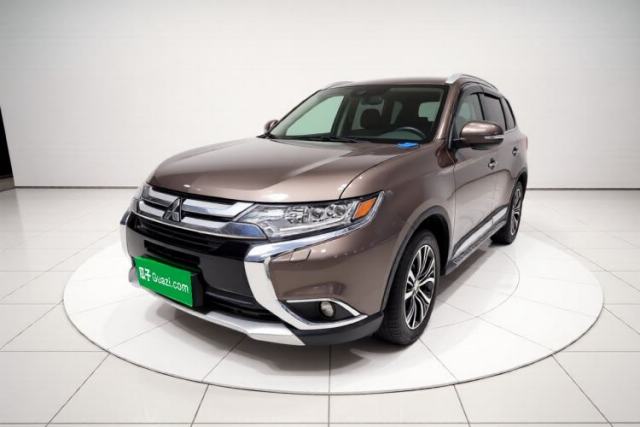 Ojetý Mitsubishi Outlander 2016 2.4L 4x4 Luxury Edition 7-Seater