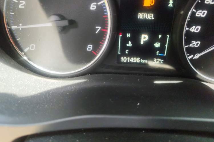 Used Mitsubishi Outlander 2016 2.4L 4x4 Elite Edition 7-Seater Odometer Close Up