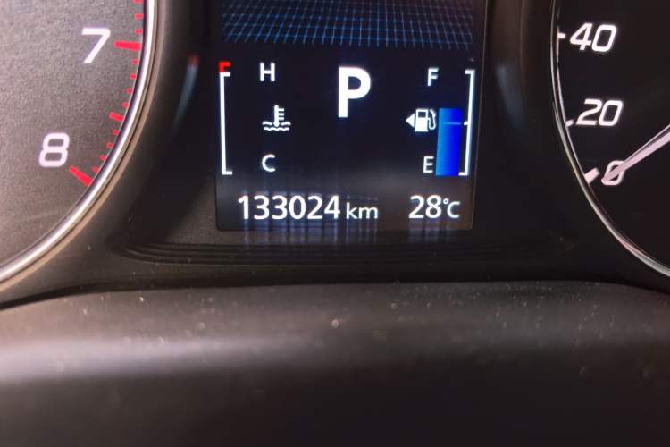 Used Mitsubishi Outlander 2016 2.4L 4x4 Elite Edition 5 Seats Odometer Close Up