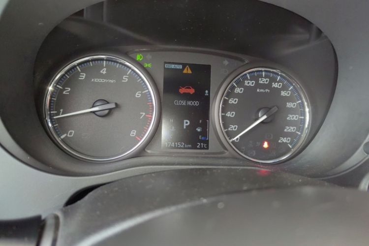 Used Mitsubishi Outlander 2016 2.4L 4x4 Elite Edition 5 Seats Odometer Close Up