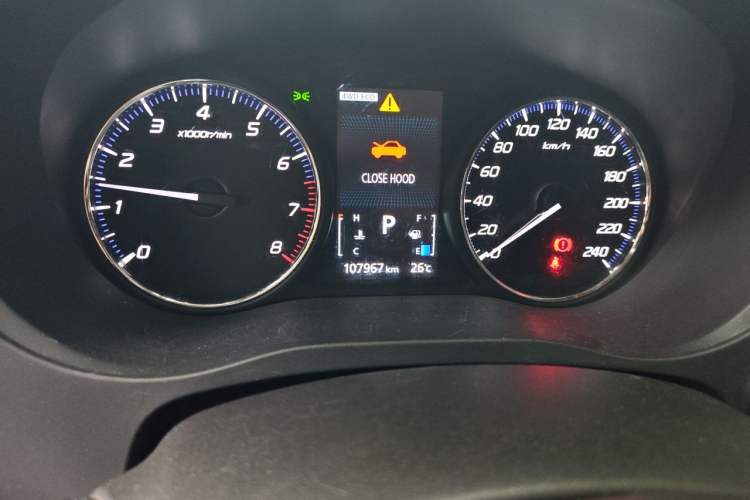 Used Mitsubishi Outlander 2016 2.4L 4x4 Luxury Edition 7-Seater Odometer Close Up