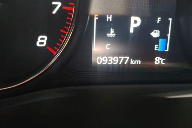 Used Mitsubishi Outlander 2016 2.4L 4x4 Elite Edition 5 Seats Odometer Close Up