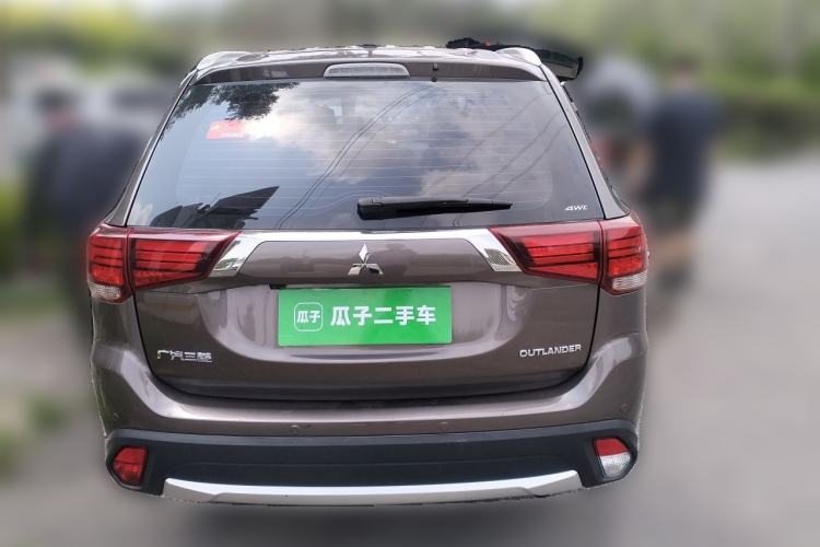 Used Mitsubishi Outlander 2016 2.4L 4x4 Luxury Edition 7-Seater Rear