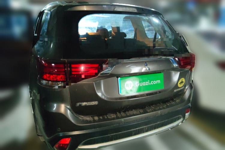 Used Mitsubishi Outlander 2016 2.4L 4x4 Luxury Edition 7-Seater Rear