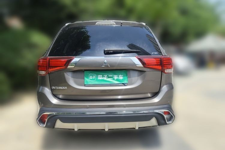 Used Mitsubishi Outlander 2016 2.4L 4x4 Elite Edition 7-Seater Rear