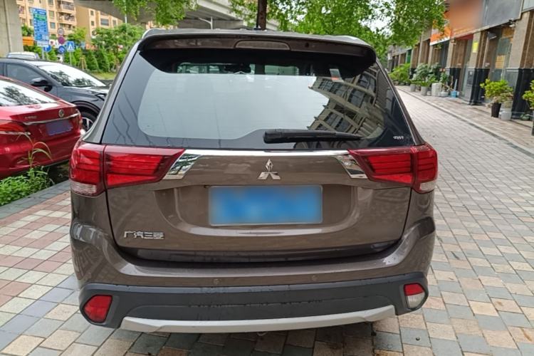 Used Mitsubishi Outlander 2016 2.4L 4x4 Luxury Edition 7-Seater Rear