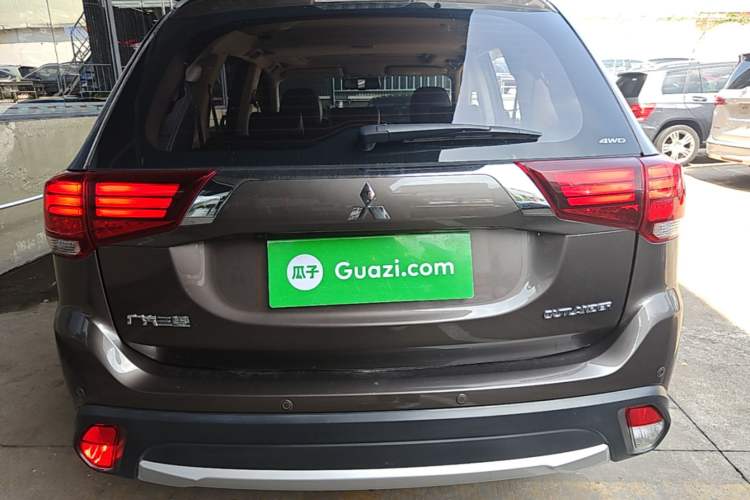Used Mitsubishi Outlander 2016 2.4L 4x4 Luxury Edition 7-Seater Rear