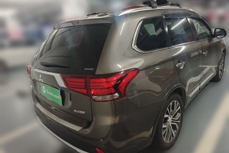 Used Mitsubishi Outlander 2016 2.4L 4x4 Elite Edition 7-Seater Rear