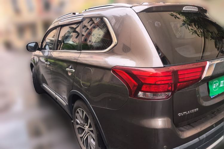 Used Mitsubishi Outlander 2016 2.4L 4x4 Elite Edition 5 Seats Rear Left 45 Deg
