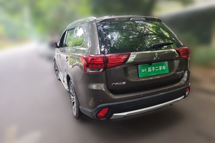 Used Mitsubishi Outlander 2016 2.4L 4x4 Luxury Edition 7-Seater Rear Left 45 Deg