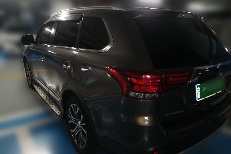 Used Mitsubishi Outlander 2016 2.4L 4x4 Flagship GT Edition 7 Seats Rear Left 45 Deg