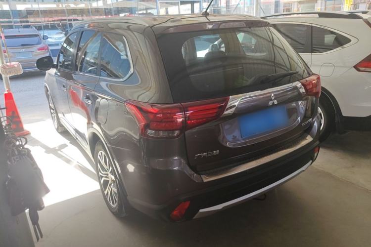 Used Mitsubishi Outlander 2016 2.4L 4x4 Elite Edition 5 Seats Rear Left 45 Deg
